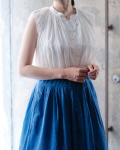 CHURCH SMOCK NO SLEEVE BLOUSE col.Ash Whiteのサムネイル
