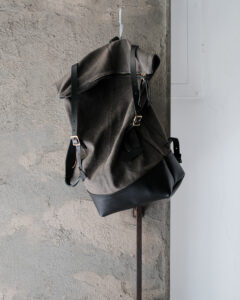 Leather BackPack (酒袋) col. 柿渋 鉄媒染のサムネイル