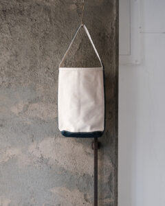 SAC MOUCHARD BOUTEILLE col.Ecru / Indigoのサムネイル