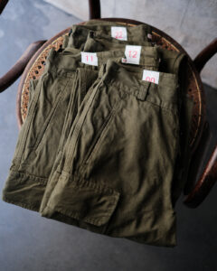 PANTALON BLESLE col.Oliveのサムネイル
