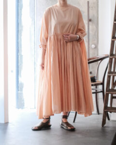 WIDE GATHER ONEPIECE col.Pink Beigeのサムネイル