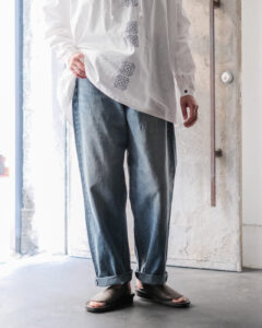 PANTALON JASSY col.Fade Blueのサムネイル