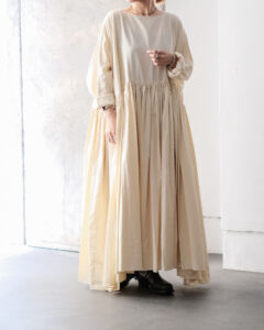 FINE COTTON OXFORD / WIDE GATHER ONEPIECE col.Stone Yellow FINE COTTON OXFORD / WIDE GATHER ONEPIECE col.Stone Yellowのサムネイル
