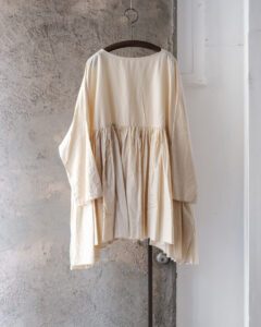 FINE COTTON OXFORD / WIDE GATHER BLOUSE col.Stone Yellow FINE COTTON OXFORD / WIDE GATHER BLOUSE col.Stone Yellowのサムネイル
