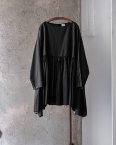 FINE COTTON OXFORD / WIDE GATHER BLOUSE col.Black FINE COTTON OXFORD / WIDE GATHER BLOUSE col.Blackのサムネイル
