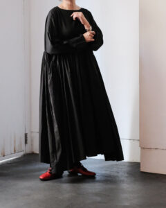 FINE COTTON OXFORD / WIDE GATHER ONEPIECE col.Black FINE COTTON OXFORD / WIDE GATHER ONEPIECE col.Blackのサムネイル