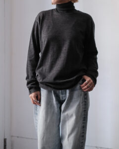 18μ MERINO / TURTLE NECK KNIT PULLOVER col.Charcoalのサムネイル